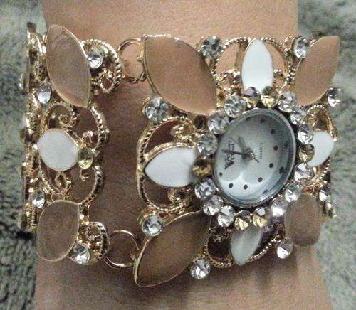 STUNNING BRACELET WATCH