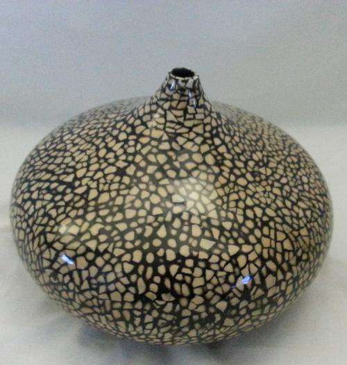 COLLECTORS PIECE EGG SHELL VASE