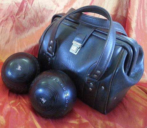 HENSELITE SIZE 4 SUPER GRIP HEAVY WEIGHT MODEL LAWN BOWLS 694-KA IN BAG