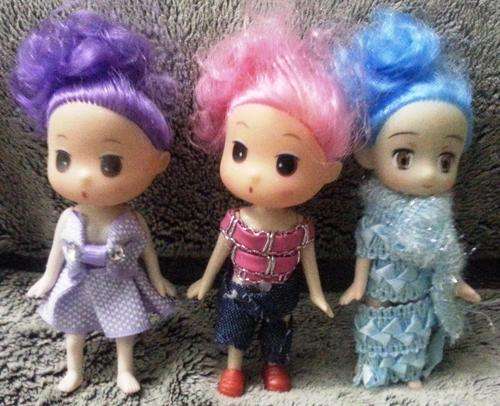 BID IS FOR ALL 3 DOLLS,,,COME ON GO FOR IT YOU CANT MISS THIS BID