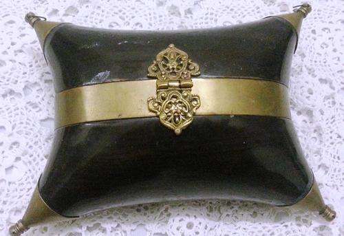 VINTAGE WOODEN AND BRASS HANDBAG OR JEWEL BOX
