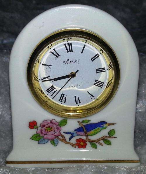 AYNSLEY SMALL FINE BONE CHINA MADE IN ENGLAND MANTEL CLOCK