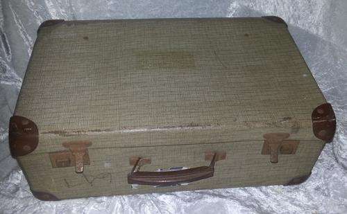 VINTAGE STRONGLITE OVERNIGHT SUITCASE