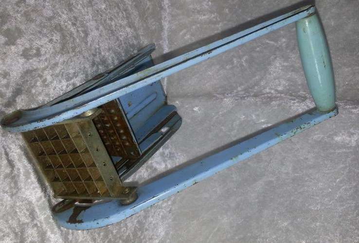 VINTAGE POTATO CUTTER