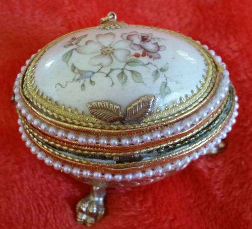 COLLECTIBLE GOOSE EGG JEWELRY OR KEEPSAKE EGG