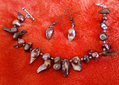 FRESHWATER PEARLS BRACELET AND EARING SET