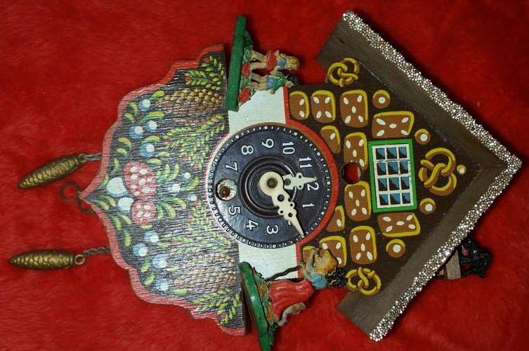 VINTAGE WALL CLOCK