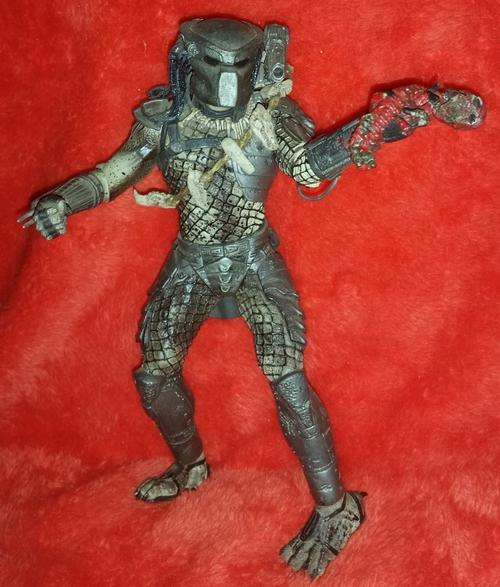 MCFARLANE ALIEN VS PREDATOR SCAR PREDATOR FIGURINE ACTION FIGURE COLLECTIBLE