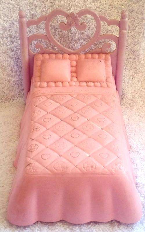 VINTAGE DOLL BED