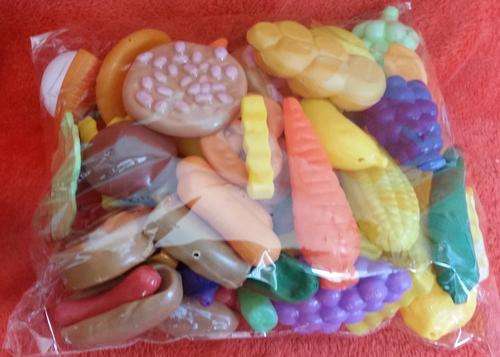 62 PIECE FOR PRETEND PLAY IN THE KITHEN FOR HOURS OF FUN