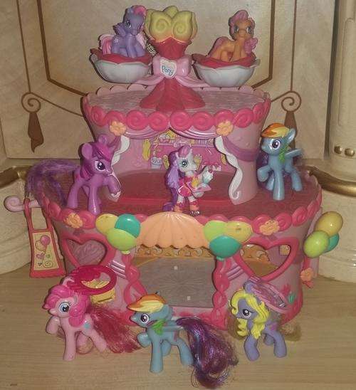 My Little Pony Ponyville Pinkie Pie's Roller Skate Party Cake House 2007 &ponies