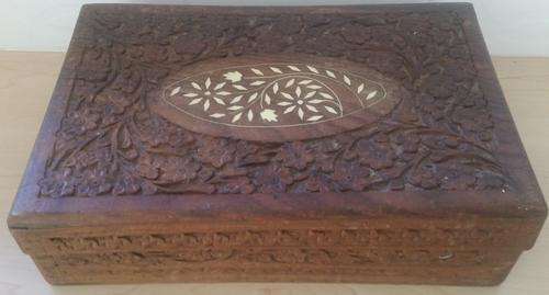 STUNNING VINTAGE CARVED BOX