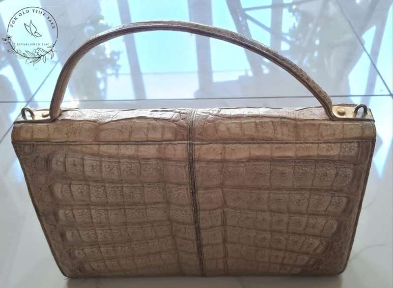 John Orrs Alligator Handbag Detachable shoulder strap Inside zipper and open pocket Vintage1920s
