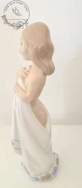 Rare Lladro Zaphir Suprised young Lady in Towel made in Spain 25cm tall