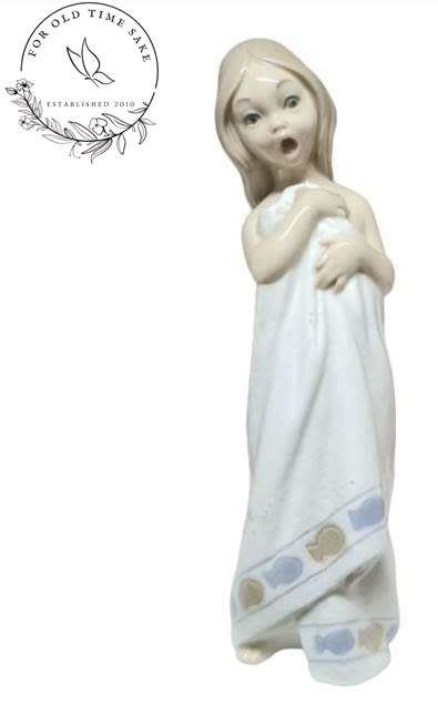Rare Lladro Zaphir Suprised young Lady in Towel made in Spain 25cm tall