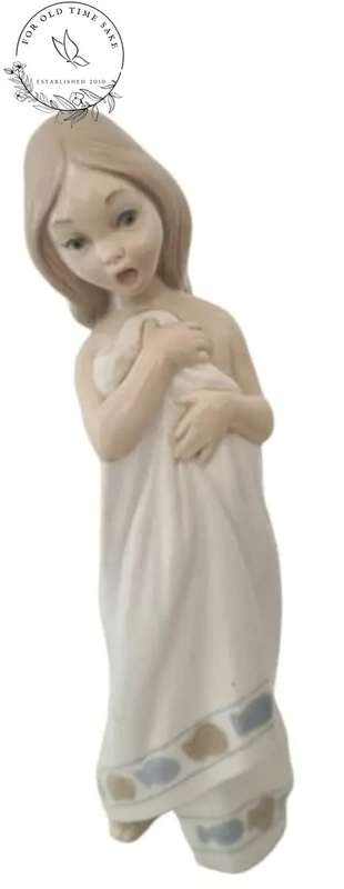 Rare Lladro Zaphir Suprised young Lady in Towel made in Spain 25cm tall