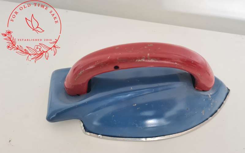 1940s Vintage Aluminium Pretend play laundry room toy Iron