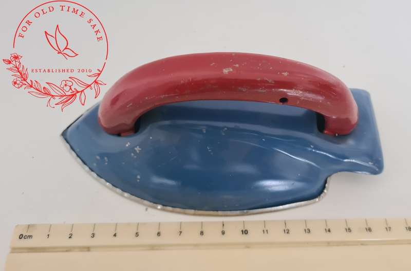 1940s Vintage Aluminium Pretend play laundry room toy Iron