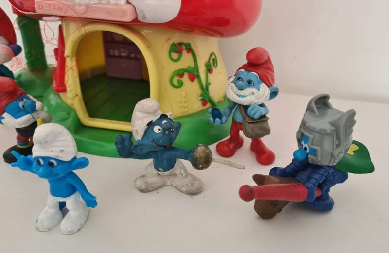Smurf Lot with Play House - see condition on photos