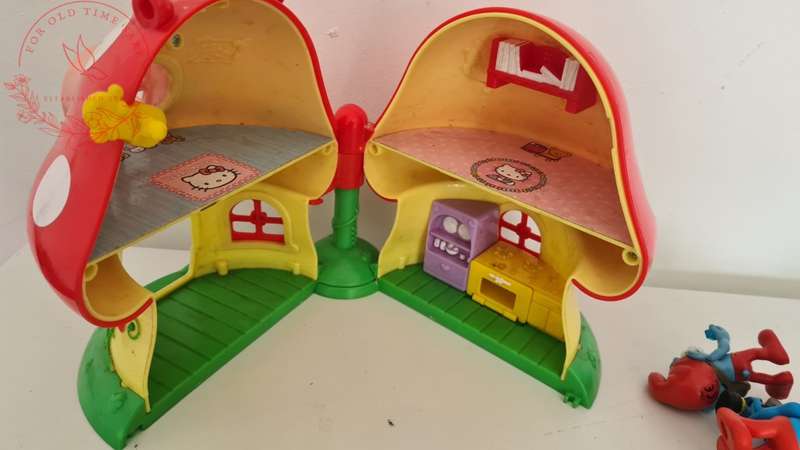 Smurf Lot with Play House - see condition on photos
