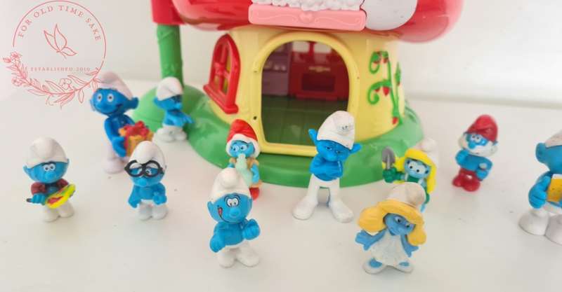 Smurf Lot with Play House - see condition on photos