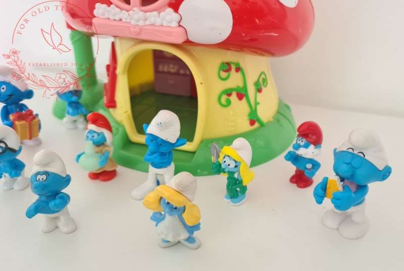 Smurf Lot with Play House - see condition on photos
