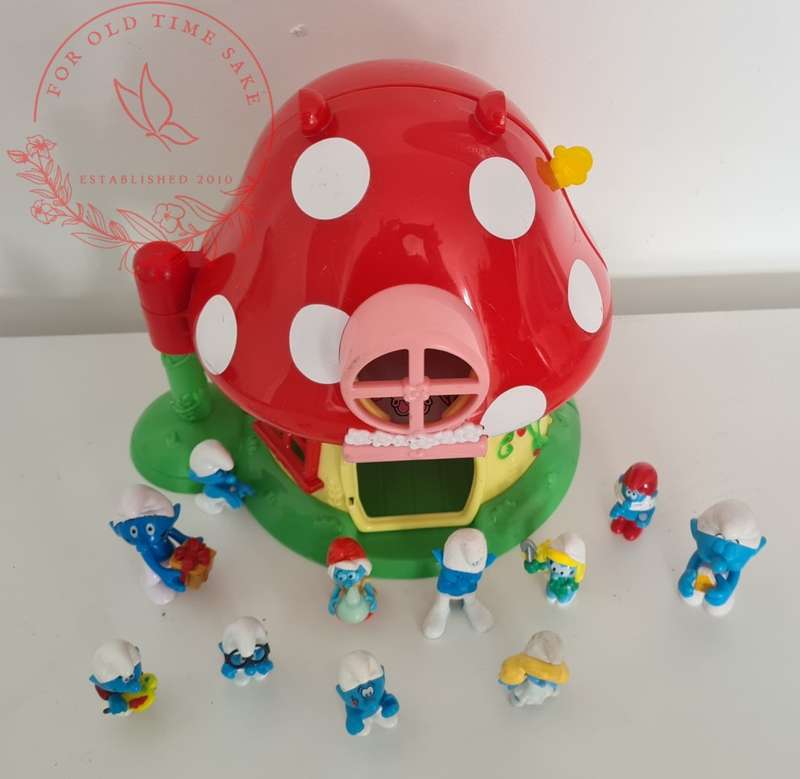 Smurf Lot with Play House - see condition on photos