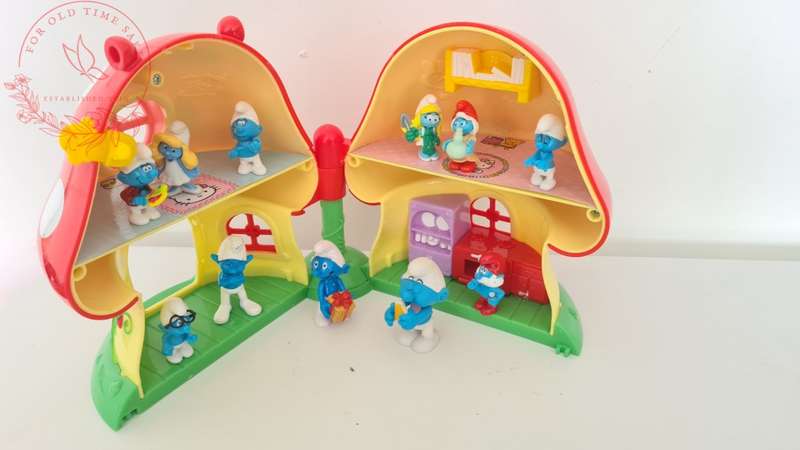 Smurf Lot with Play House - see condition on photos
