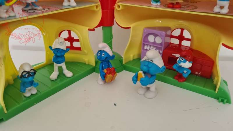 Smurf Lot with Play House - see condition on photos