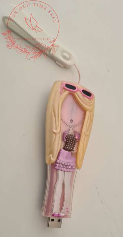 Mattel Barbie Girls MP3 Player - please see photos for item condition, has some wear
