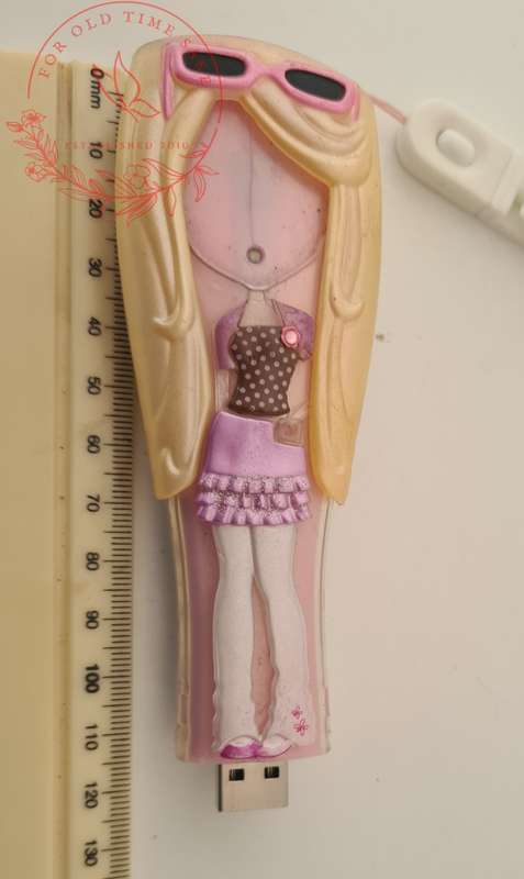 Mattel Barbie Girls MP3 Player - please see photos for item condition, has some wear