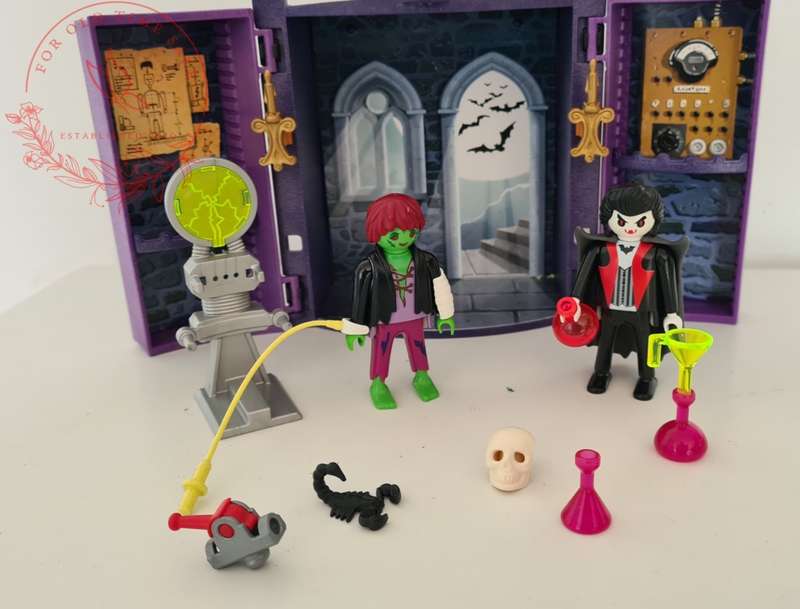 Playmobil 5638 Haunted House - comes as per photos