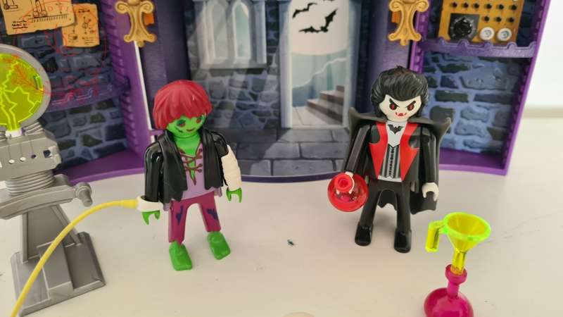 Playmobil 5638 Haunted House - comes as per photos