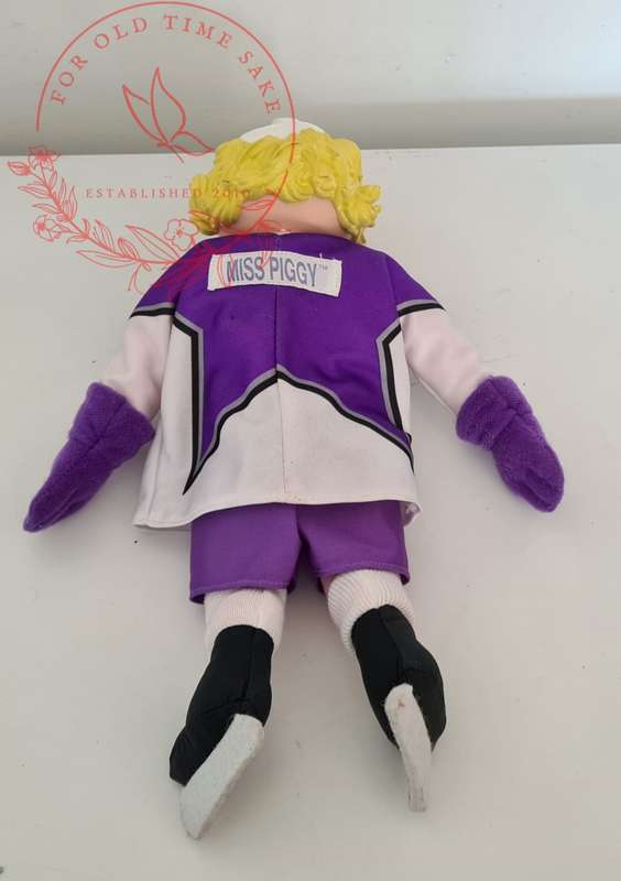 Vintage NHL MISS PIGGY Muppet Plush Hockey Player, comes as per photo