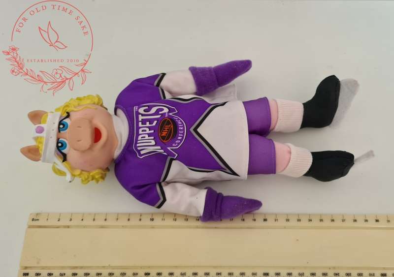 Vintage NHL MISS PIGGY Muppet Plush Hockey Player, comes as per photo