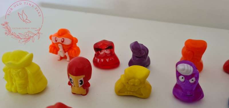 Gogo`s Crazy Bones mixed - see photos for description