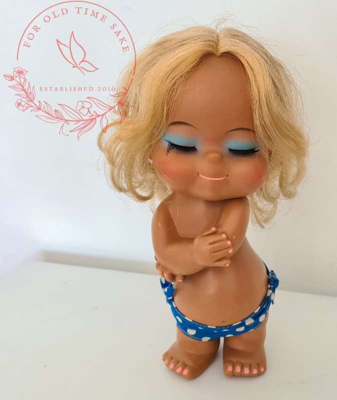 26cm tall Vintage collectable IMPCO Sun Bunnies doll sassy doll or hula doll hugging herself 1960 s