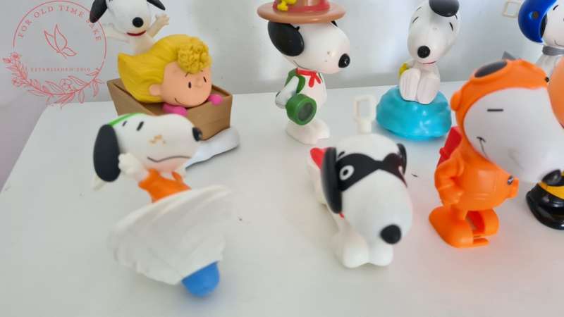 Vintage Mcdonalds Snoopy toy lot