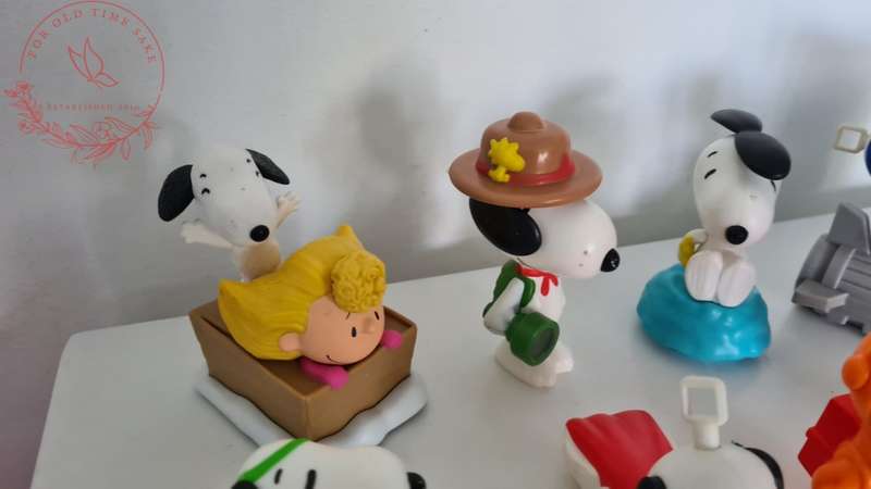 Vintage Mcdonalds Snoopy toy lot