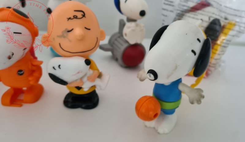 Vintage Mcdonalds Snoopy toy lot