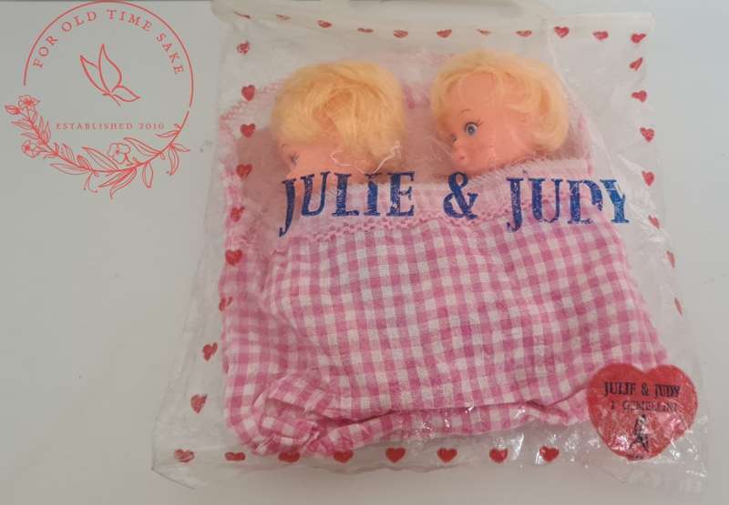 Vintage Dollies Julie and Judy +-12cm tall, see photos