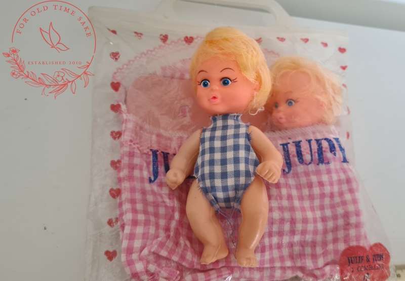 Vintage Dollies Julie and Judy +-12cm tall, see photos