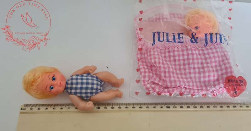 Vintage Dollies Julie and Judy +-12cm tall, see photos