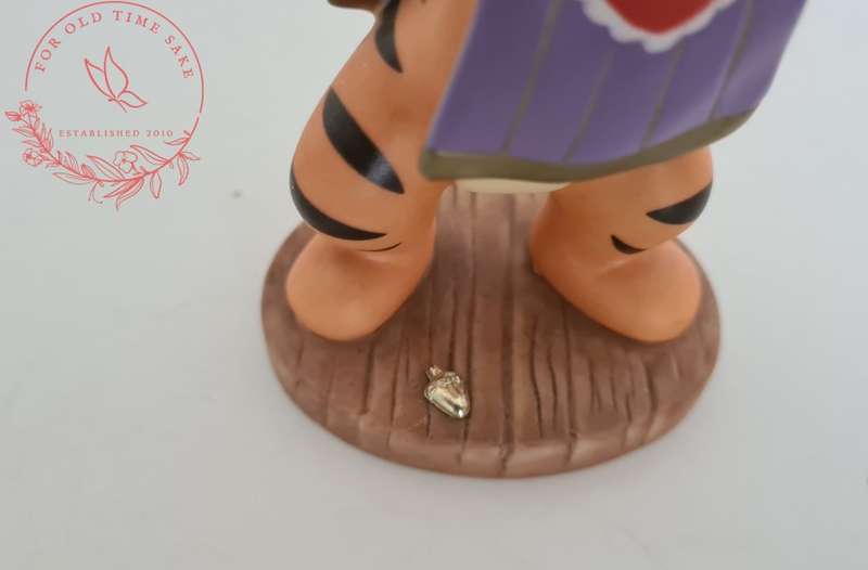 Disney Pooh & Friends Collectible range, 13cm Porcelain Tiger Figurine -  see photos for tail repair
