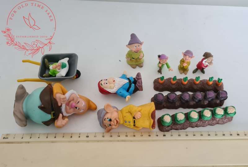Mixed Lot vintage mini figurines - see photos