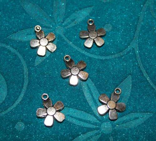Flower charms x5 double sided nickel, 1.5cm diameter