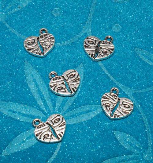 5 X love inscribed heart nickel charms approx 1.5 X1.5cm