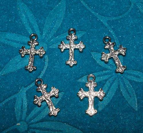 5 X elegant cross nickel charms, 2cm x 1.5cm