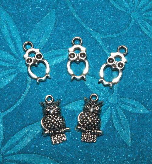 5 X nickel owl charms, two different designs approx 2cm X 1cm