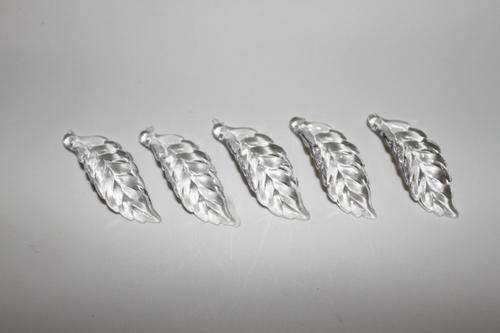 5 X clear acrylic leaves as per picture